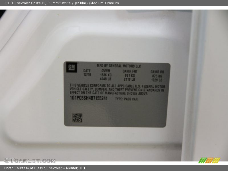 Summit White / Jet Black/Medium Titanium 2011 Chevrolet Cruze LS