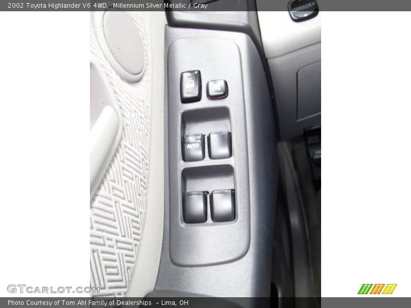 Millennium Silver Metallic / Gray 2002 Toyota Highlander V6 4WD
