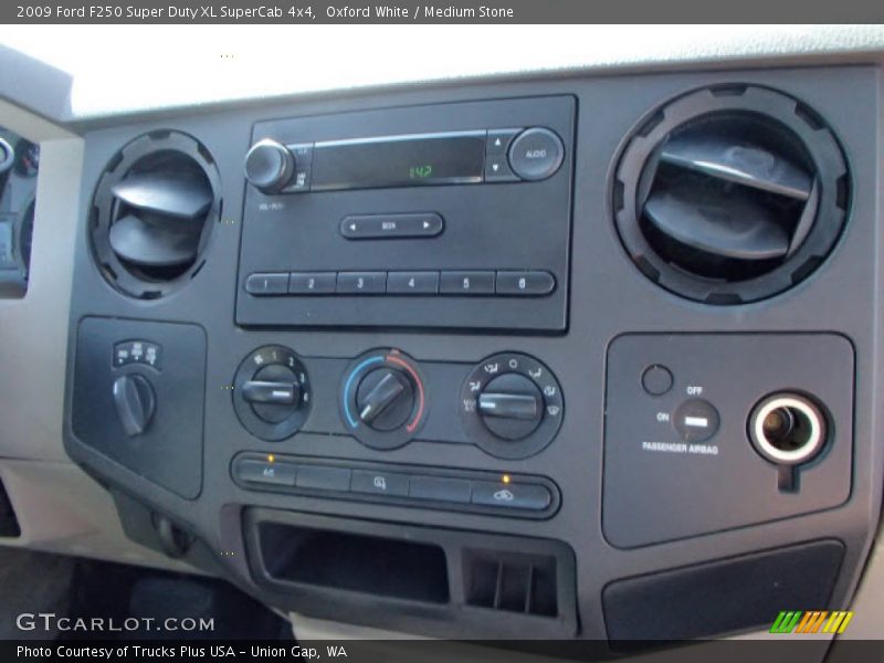 Oxford White / Medium Stone 2009 Ford F250 Super Duty XL SuperCab 4x4