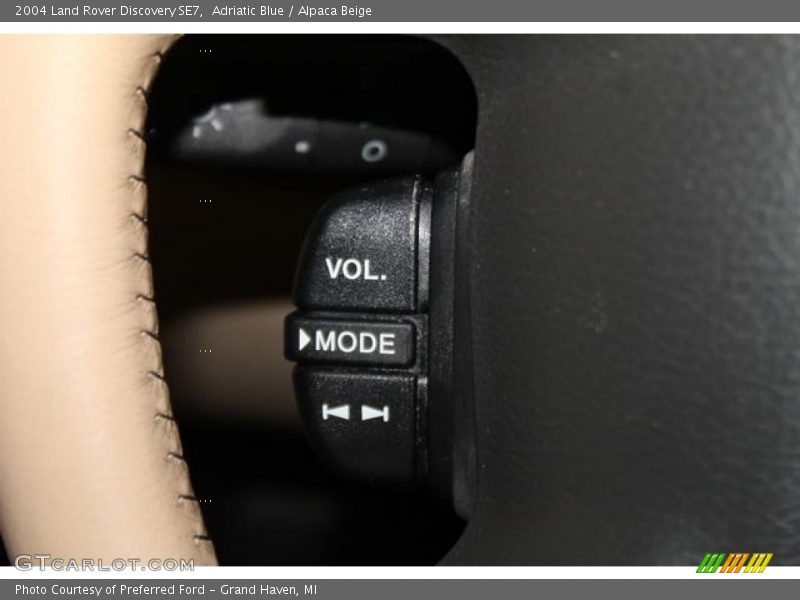 Adriatic Blue / Alpaca Beige 2004 Land Rover Discovery SE7