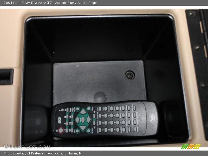 Adriatic Blue / Alpaca Beige 2004 Land Rover Discovery SE7