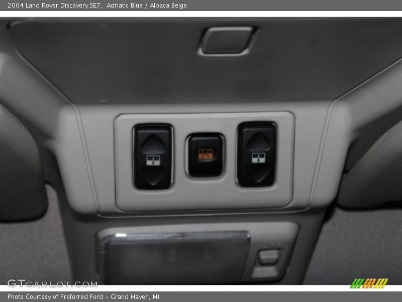 Adriatic Blue / Alpaca Beige 2004 Land Rover Discovery SE7