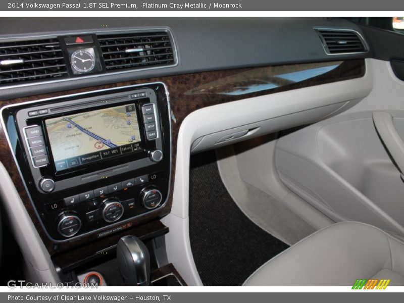 Dashboard of 2014 Passat 1.8T SEL Premium