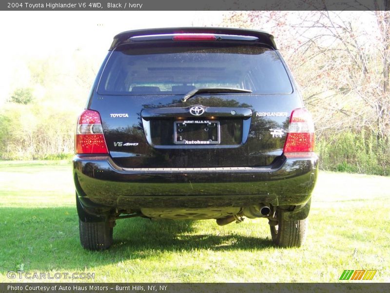 Black / Ivory 2004 Toyota Highlander V6 4WD