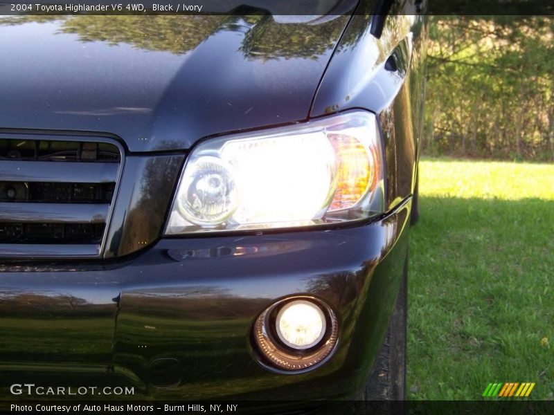 Black / Ivory 2004 Toyota Highlander V6 4WD