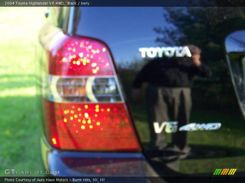 Black / Ivory 2004 Toyota Highlander V6 4WD