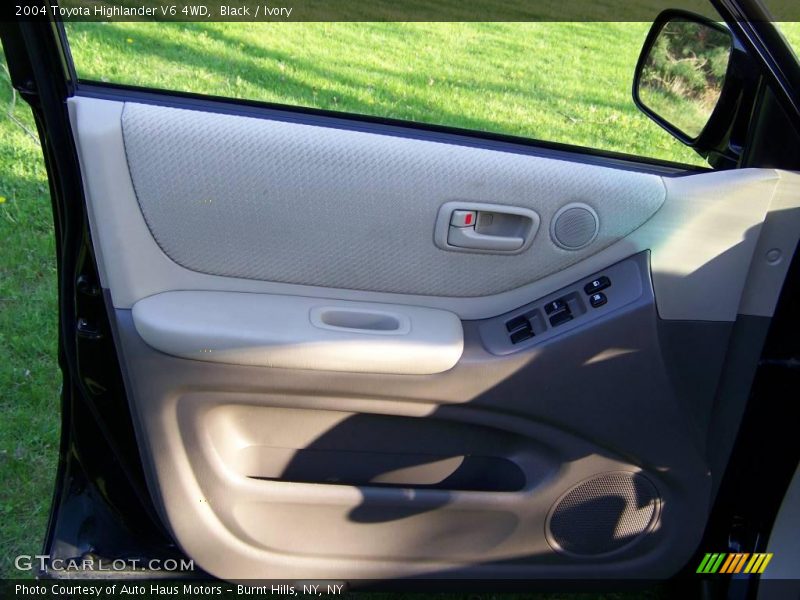 Black / Ivory 2004 Toyota Highlander V6 4WD
