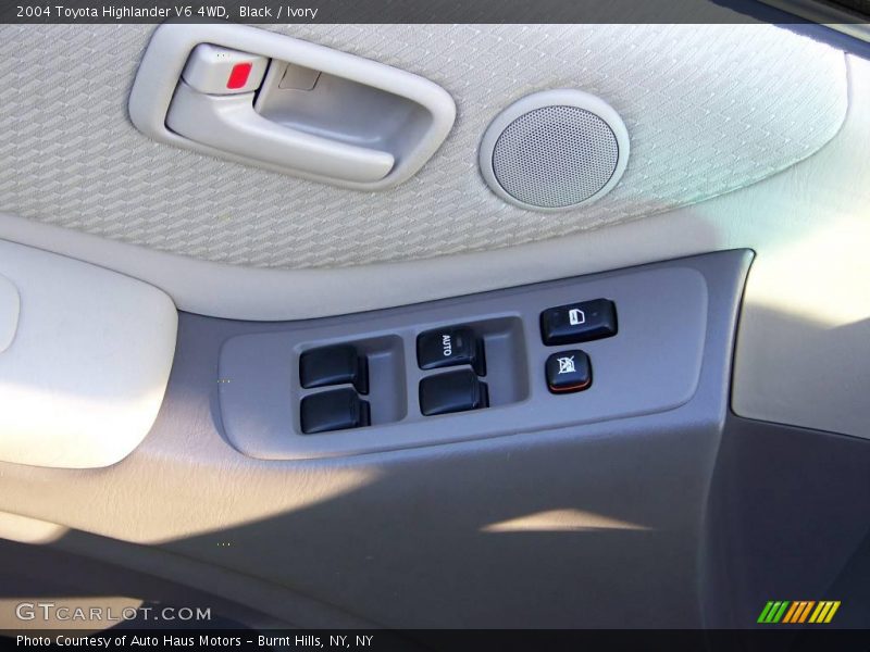 Black / Ivory 2004 Toyota Highlander V6 4WD