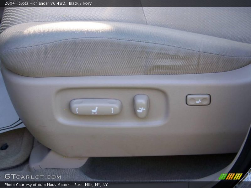 Black / Ivory 2004 Toyota Highlander V6 4WD