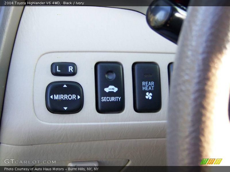 Black / Ivory 2004 Toyota Highlander V6 4WD