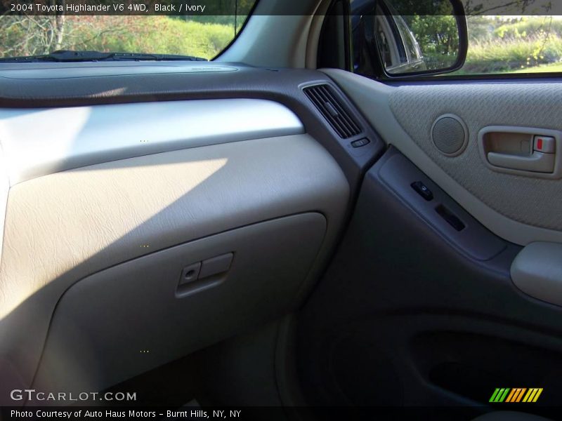 Black / Ivory 2004 Toyota Highlander V6 4WD