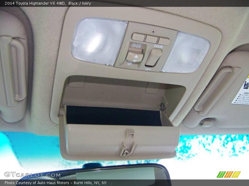 Black / Ivory 2004 Toyota Highlander V6 4WD
