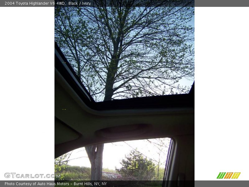 Black / Ivory 2004 Toyota Highlander V6 4WD