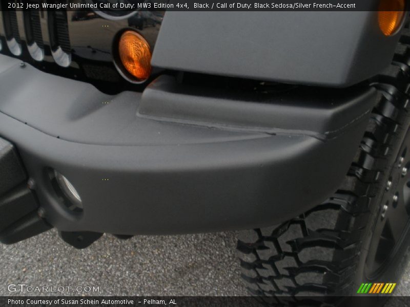 Black / Call of Duty: Black Sedosa/Silver French-Accent 2012 Jeep Wrangler Unlimited Call of Duty: MW3 Edition 4x4