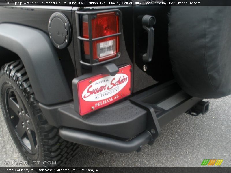 Black / Call of Duty: Black Sedosa/Silver French-Accent 2012 Jeep Wrangler Unlimited Call of Duty: MW3 Edition 4x4