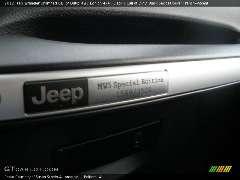 Black / Call of Duty: Black Sedosa/Silver French-Accent 2012 Jeep Wrangler Unlimited Call of Duty: MW3 Edition 4x4
