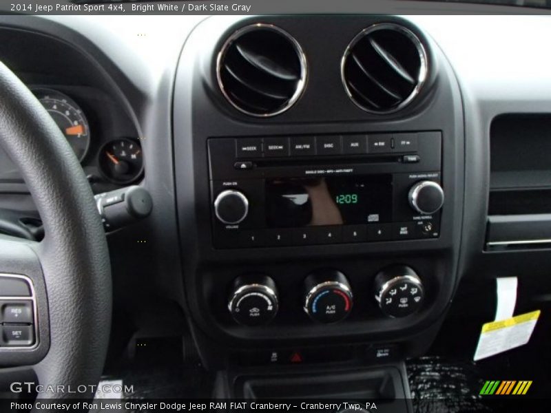 Bright White / Dark Slate Gray 2014 Jeep Patriot Sport 4x4