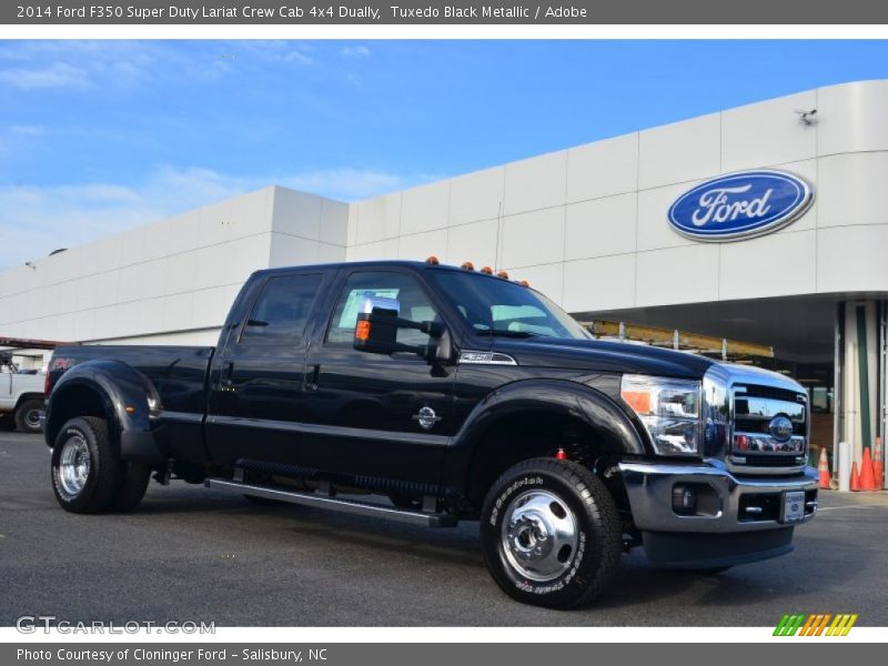 Front 3/4 View of 2014 F350 Super Duty Lariat Crew Cab 4x4 Dually