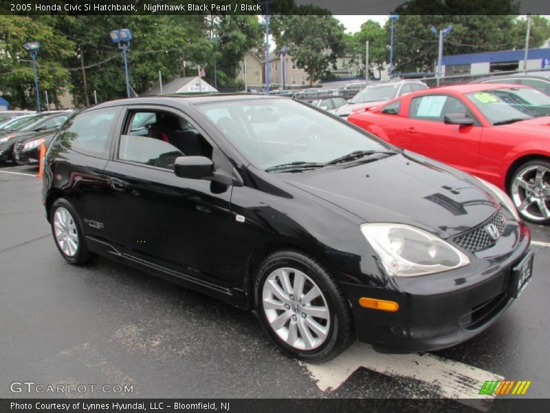 Front 3/4 View of 2005 Civic Si Hatchback