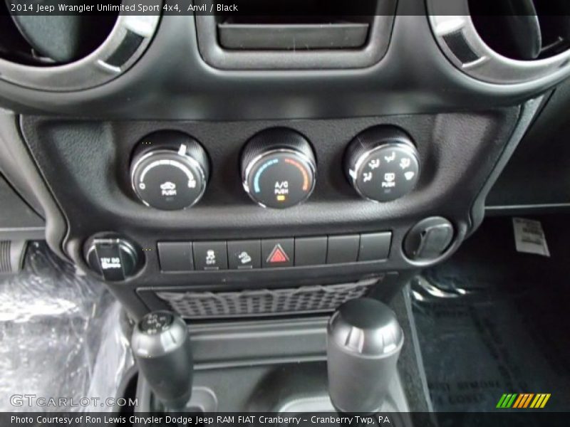 Anvil / Black 2014 Jeep Wrangler Unlimited Sport 4x4
