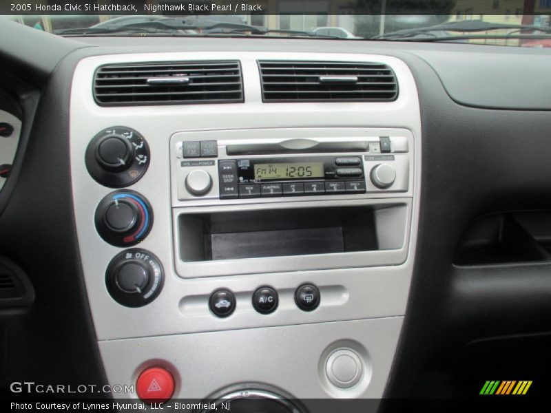 Controls of 2005 Civic Si Hatchback