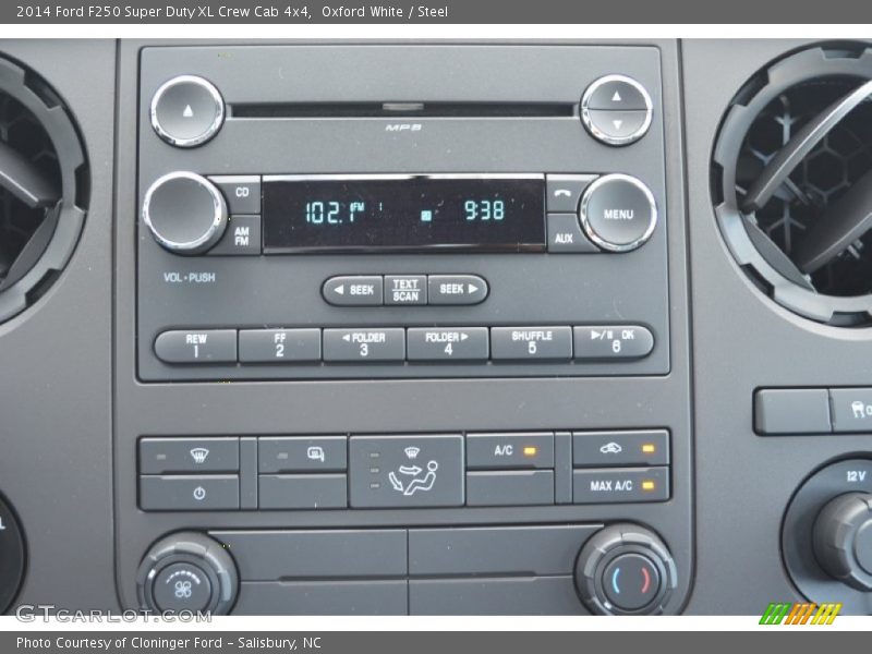 Controls of 2014 F250 Super Duty XL Crew Cab 4x4