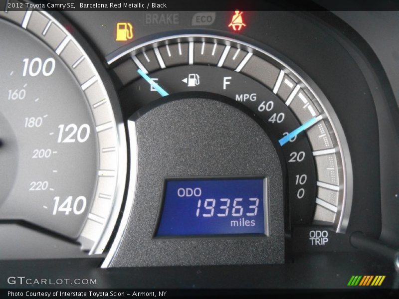 Barcelona Red Metallic / Black 2012 Toyota Camry SE