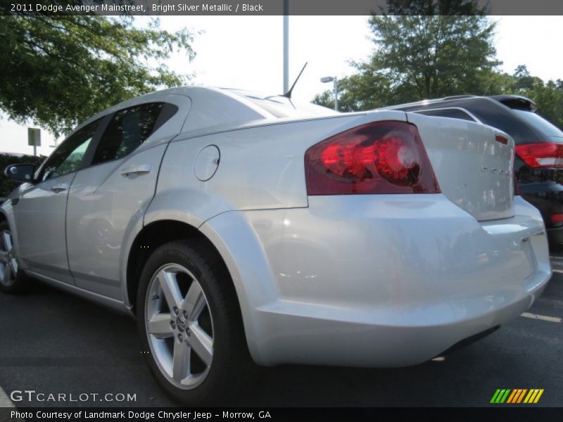 Bright Silver Metallic / Black 2011 Dodge Avenger Mainstreet