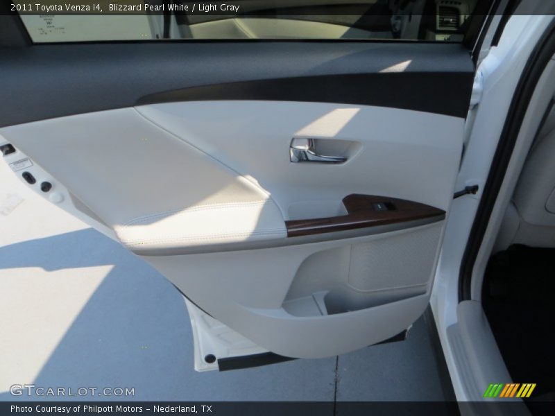 Blizzard Pearl White / Light Gray 2011 Toyota Venza I4