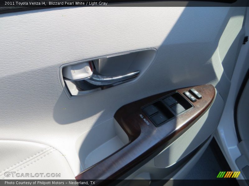 Blizzard Pearl White / Light Gray 2011 Toyota Venza I4