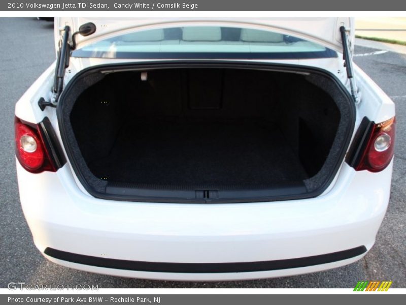 Candy White / Cornsilk Beige 2010 Volkswagen Jetta TDI Sedan