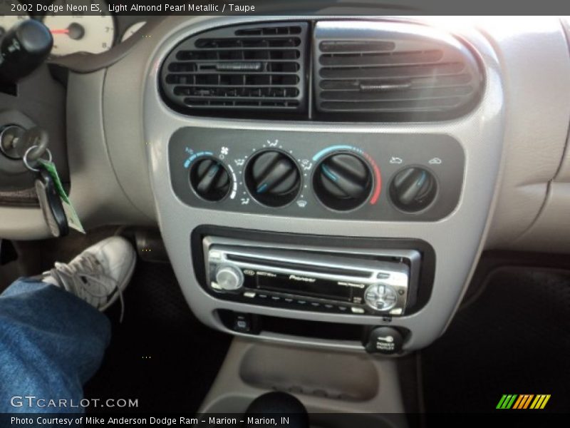 Light Almond Pearl Metallic / Taupe 2002 Dodge Neon ES