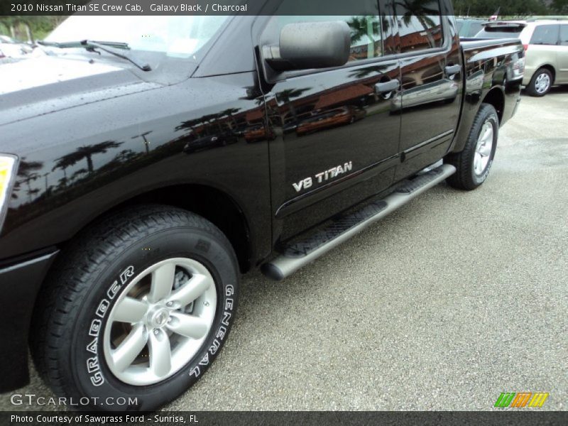 Galaxy Black / Charcoal 2010 Nissan Titan SE Crew Cab