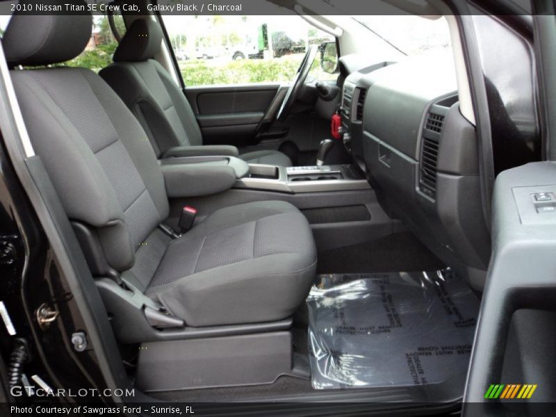 Galaxy Black / Charcoal 2010 Nissan Titan SE Crew Cab
