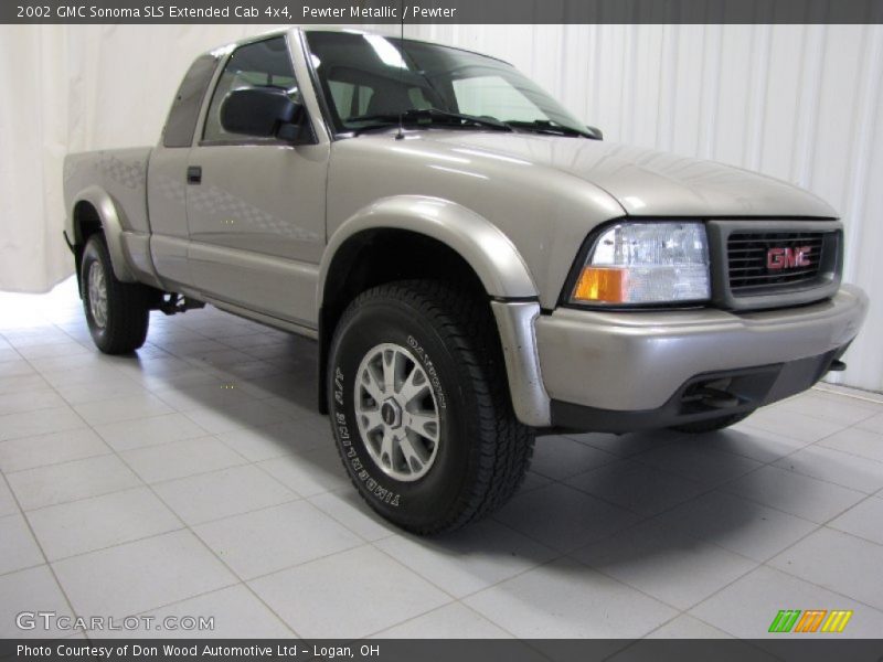 Front 3/4 View of 2002 Sonoma SLS Extended Cab 4x4