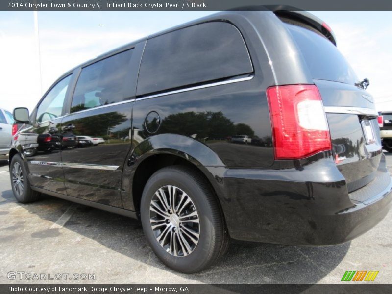 Brilliant Black Crystal Pearl / S Black 2014 Chrysler Town & Country S