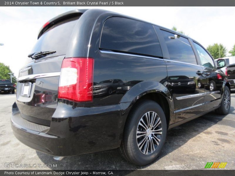 Brilliant Black Crystal Pearl / S Black 2014 Chrysler Town & Country S