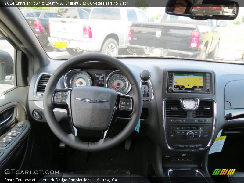 Dashboard of 2014 Town & Country S