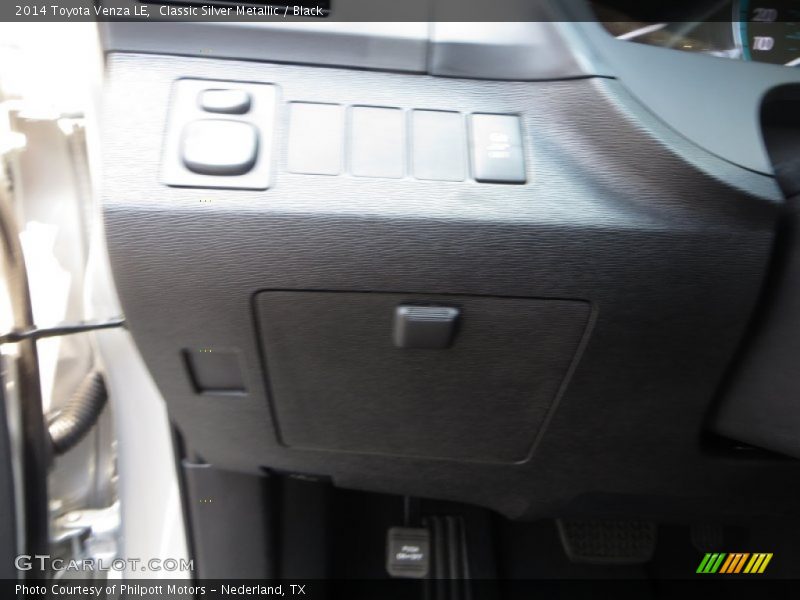 Classic Silver Metallic / Black 2014 Toyota Venza LE