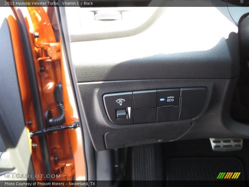 Vitamin C / Black 2013 Hyundai Veloster Turbo