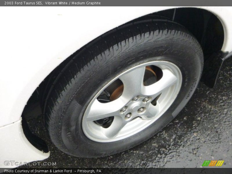 Vibrant White / Medium Graphite 2003 Ford Taurus SES