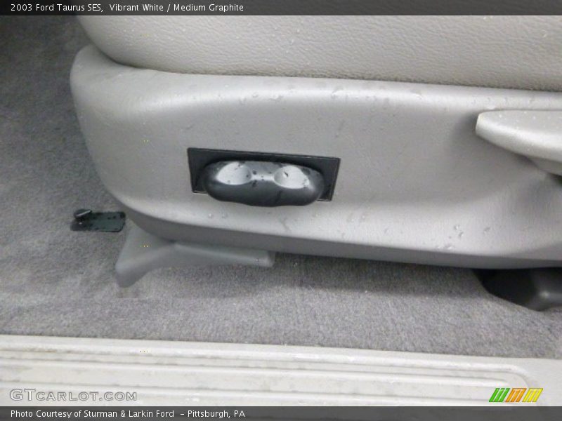 Vibrant White / Medium Graphite 2003 Ford Taurus SES