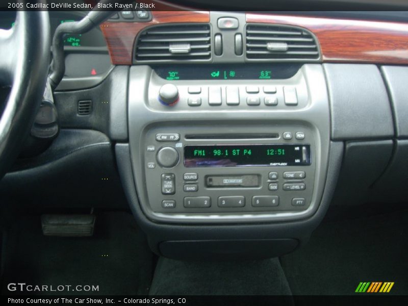 Black Raven / Black 2005 Cadillac DeVille Sedan