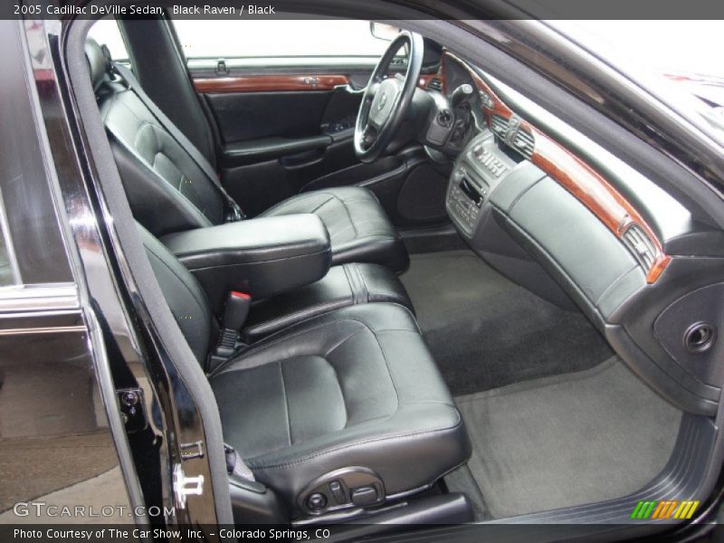 Black Raven / Black 2005 Cadillac DeVille Sedan