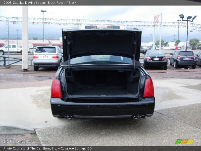 Black Raven / Black 2005 Cadillac DeVille Sedan