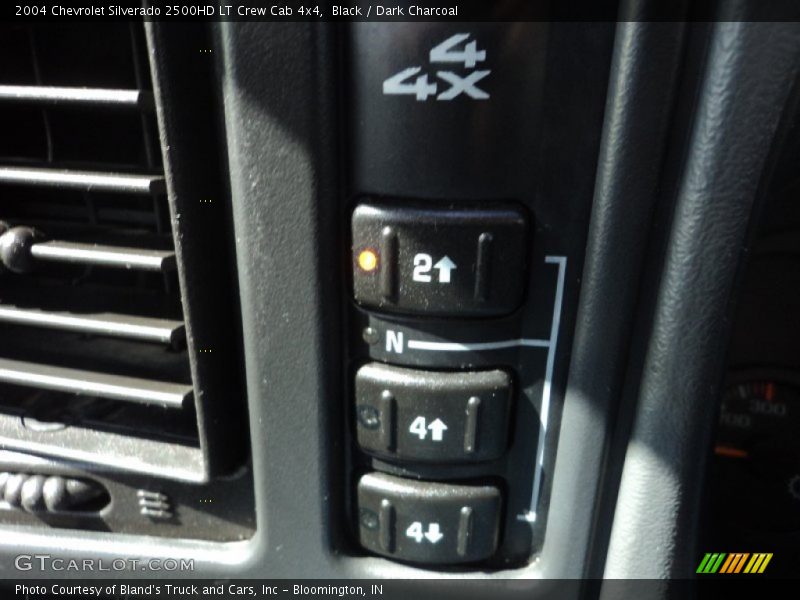 Black / Dark Charcoal 2004 Chevrolet Silverado 2500HD LT Crew Cab 4x4