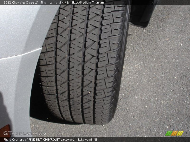 Silver Ice Metallic / Jet Black/Medium Titanium 2012 Chevrolet Cruze LS