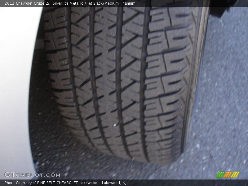 Silver Ice Metallic / Jet Black/Medium Titanium 2012 Chevrolet Cruze LS