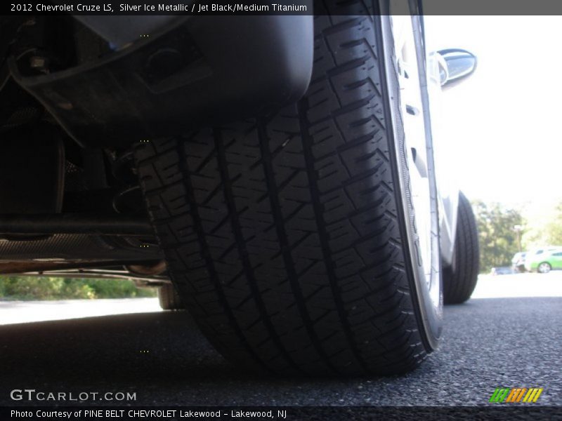 Silver Ice Metallic / Jet Black/Medium Titanium 2012 Chevrolet Cruze LS