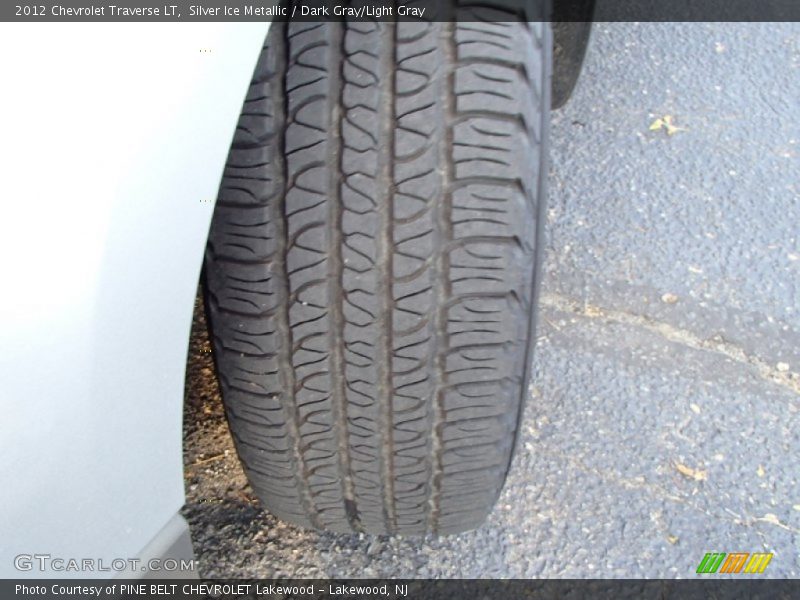 Silver Ice Metallic / Dark Gray/Light Gray 2012 Chevrolet Traverse LT